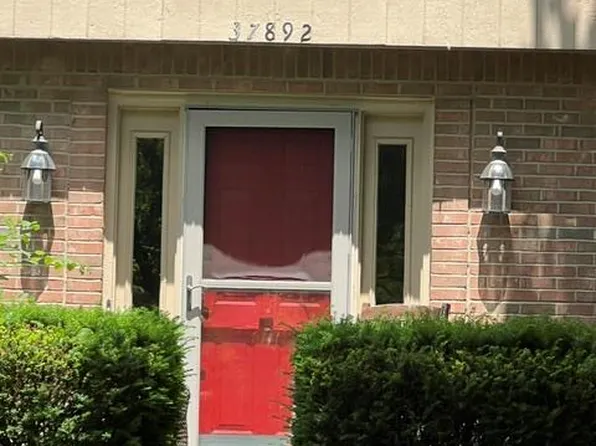 37892 Stableview Dr, Farmington Hills, MI 48335
