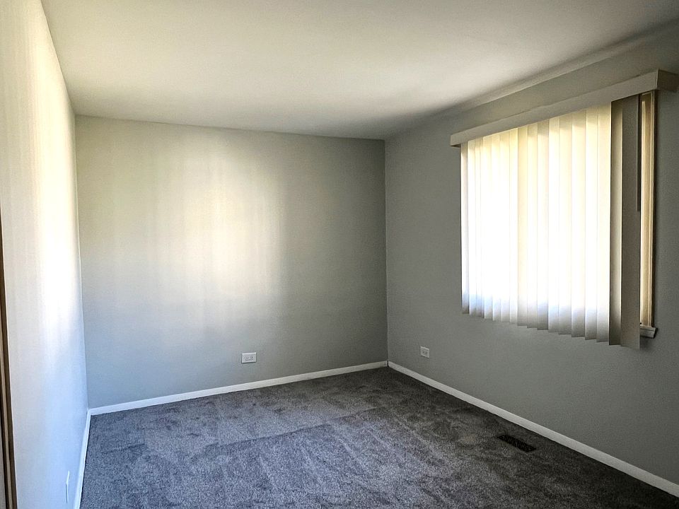 1st image of 102 Tonset Ct