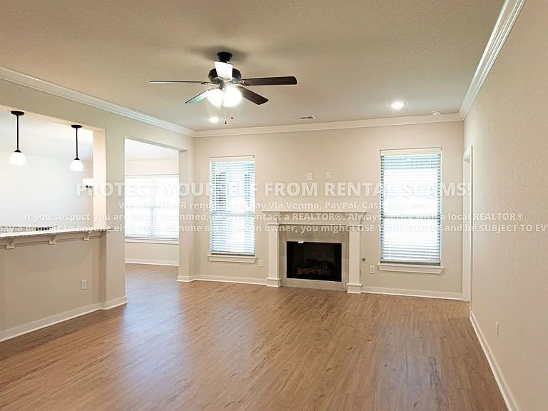 520 Aster St — Photo 2