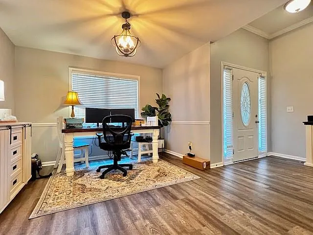 3 bed, 2.0 bath, 2400 sqft, $2,295 — Photo 4