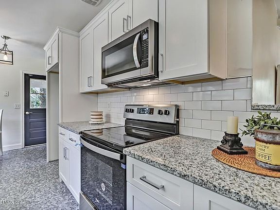 5th image of 2536 Burlingame Dr W