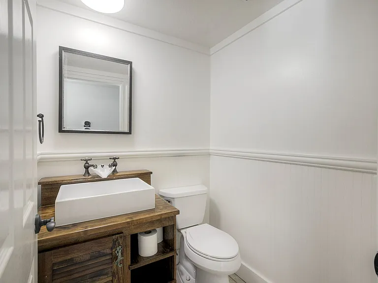 6904 Carnation Dr — Photo 14