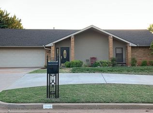 204 Randolph Rd, Clinton, OK 73601