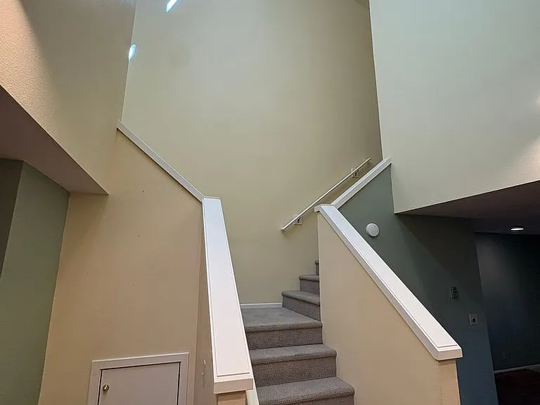 1050 NE Butler Market Rd #2 — Photo 9