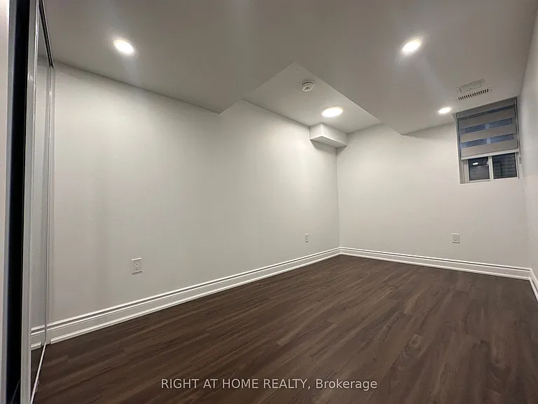 481 Bergamot Ave — Photo 6