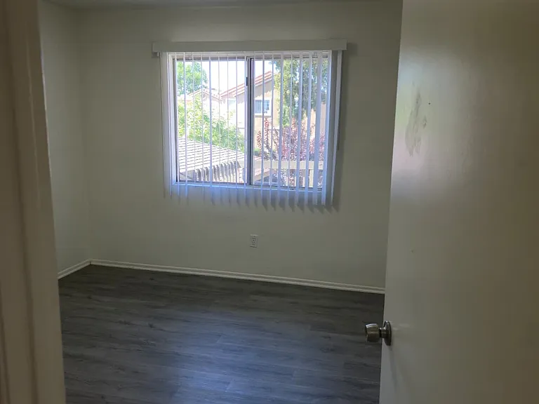 349 S Ashford Ave — Photo 14