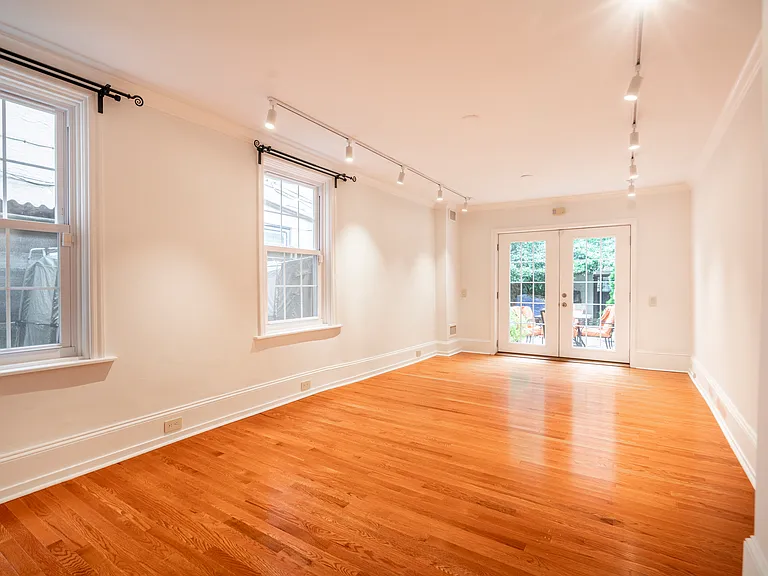 2228 Pine St — Photo 10