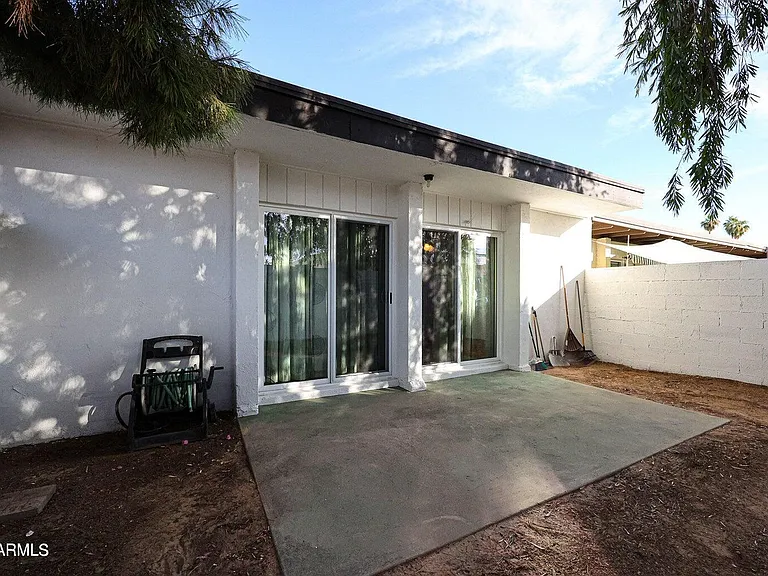 194 Laguna Dr E — Photo 4