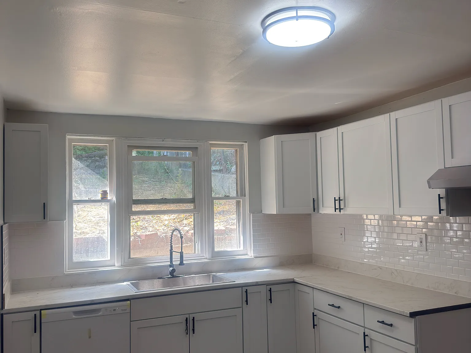 3 bed, $1,300 — Photo 3