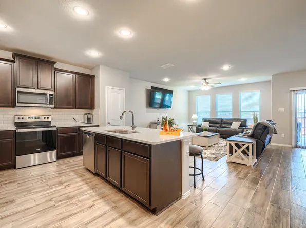 3805 S Courtney Ct, Heartland, TX 75126