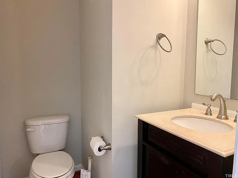 207 Lake Dr — Photo 13