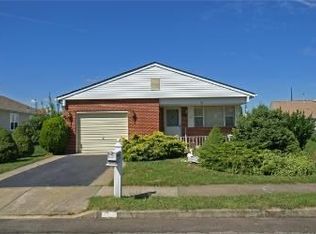 34 Woodstock Dr, Toms River, NJ 08757