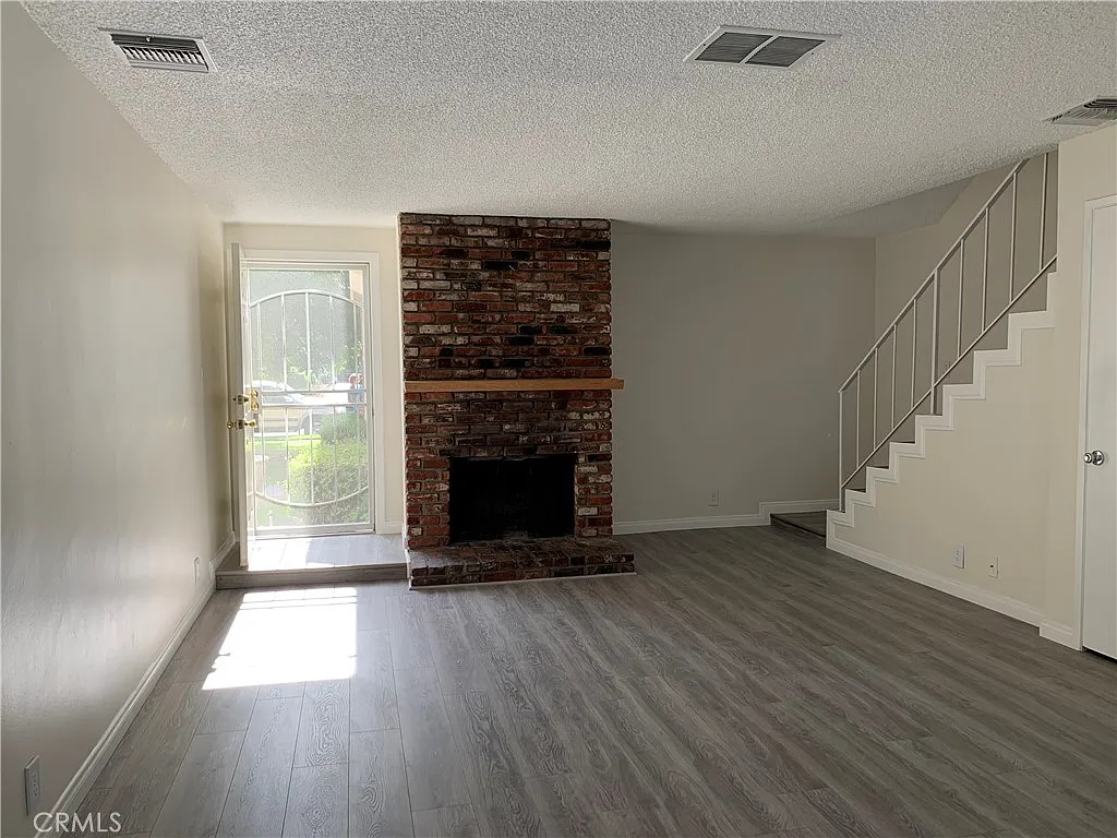 3 bed, 2.5 bath, 1210 sqft, $2,850 — Photo 3