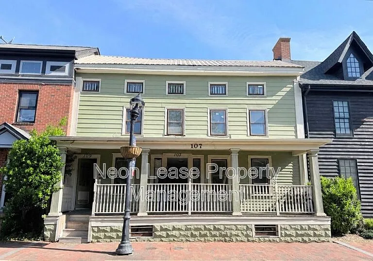 107 NW Front St — Photo 1