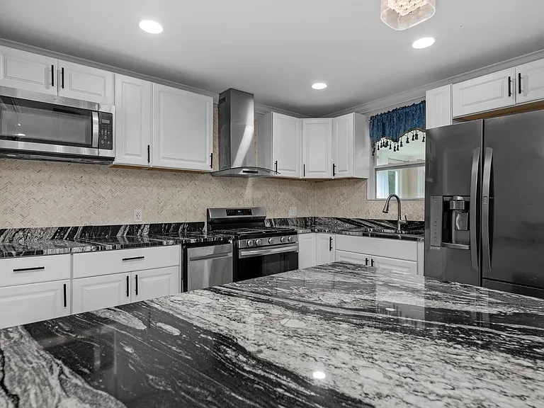 2431 Clydesdale Rd — Photo 9