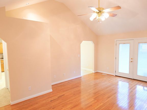 4th image of 804 Harlan Dr