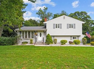 20 Whitewood Dr, New City, NY