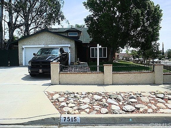 3rd image of 7515 Cypress Ave
