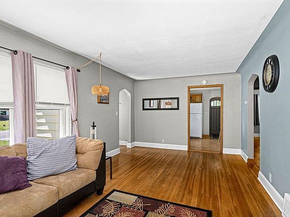 4th image of 2502 Springvale Rd