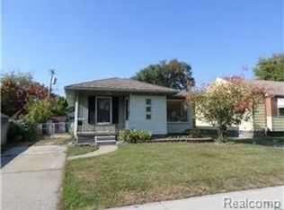 25039 Leach St, Roseville, MI 48066