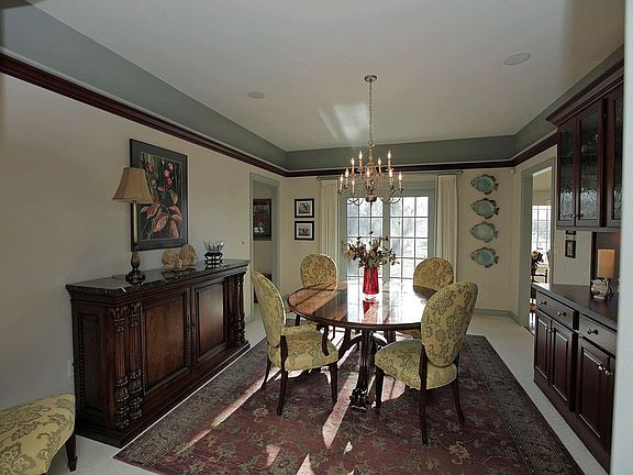 5th image of 252 Emerald Meadows Dr