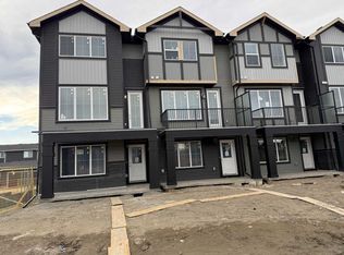 24 E Sundown Pl, Cochrane, AB T4C 2T3