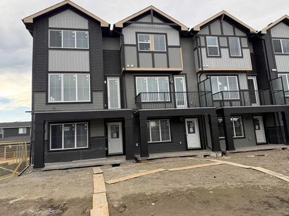 24 E Sundown Pl, Cochrane, AB T4C 2T3