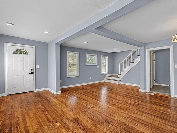 3rd image of 3868 E 59th St