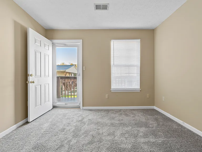 Briarwood Apartments — Photo 14