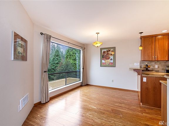 5th image of 13743 15th Ave NE APT D3