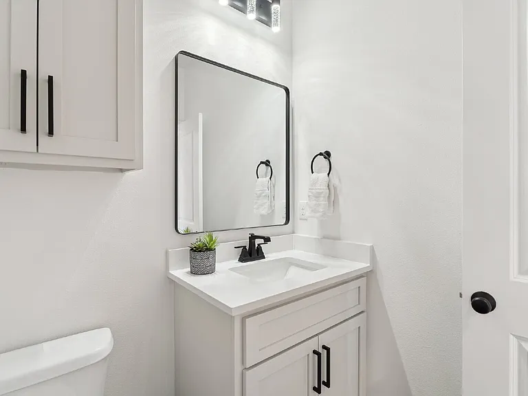 2410 W Charleston St — Photo 49