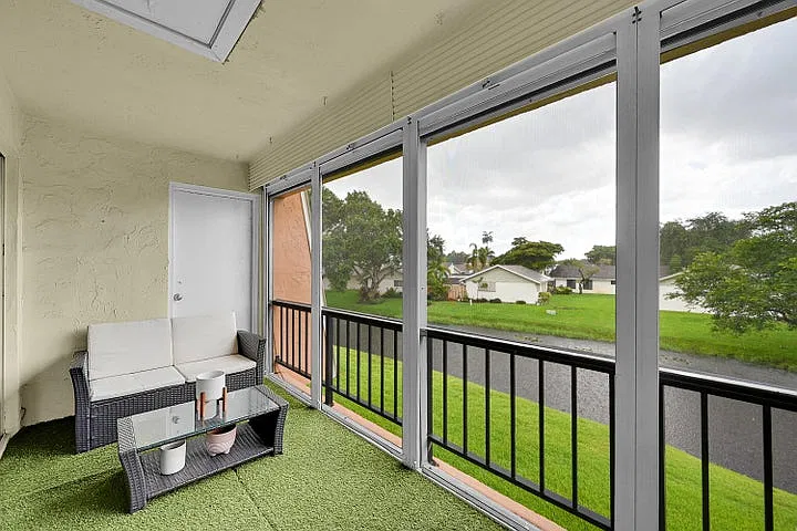 2 bed, 1358 sqft, $2,700 — Photo 4