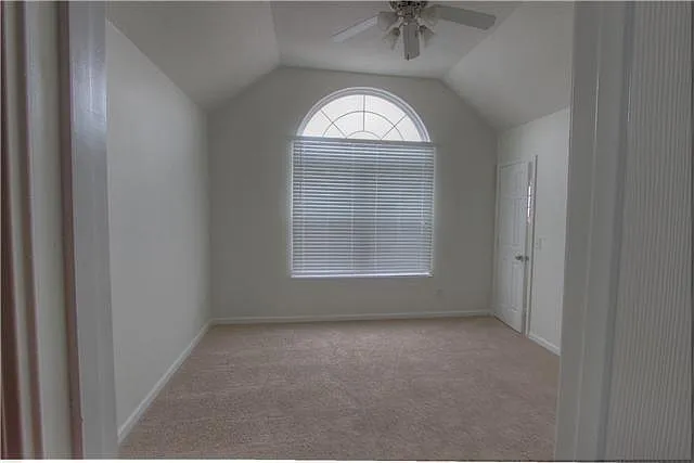 6019 Cullen Dr — Photo 2