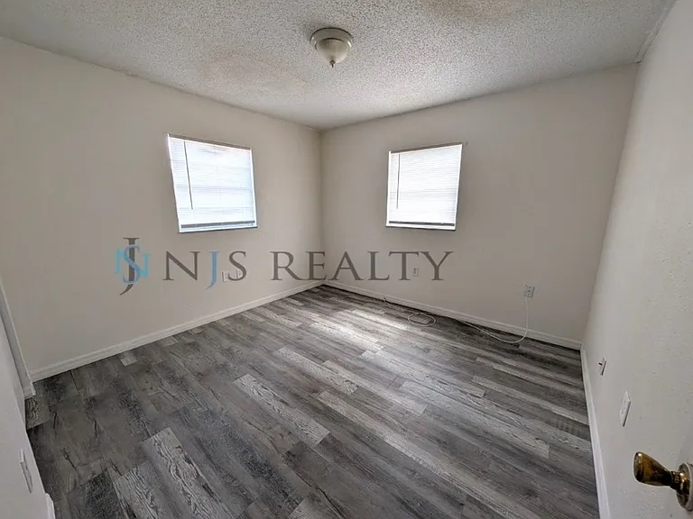 8151 Hixton Dr — Photo 11