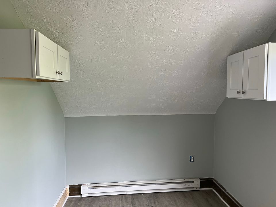 Eat-in Kitchen Area (photo taken before baseboard installed)