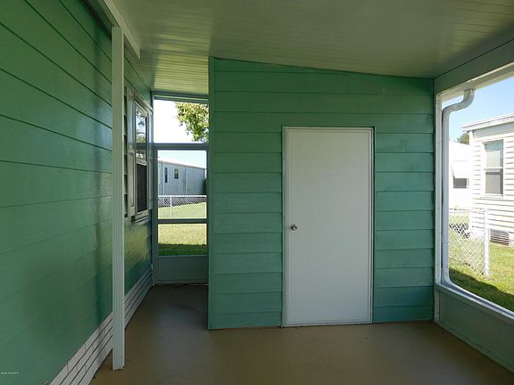 5th image of 613 Amaryllis Dr