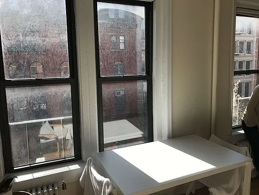 Rented by Salon Realty Corp | media 17