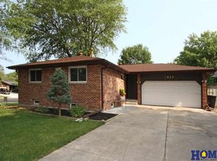 8400 Sandalwood Dr, Lincoln, NE 68520