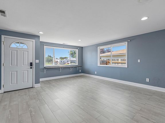 5th image of 4637 Sumac Ave