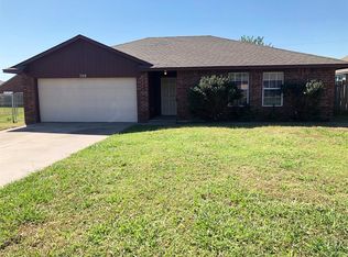 708 NW 21st St, Moore, OK 73160