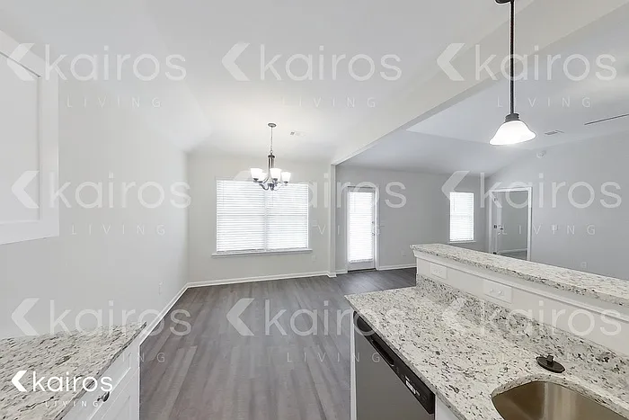820 Heather Dr — Photo 6