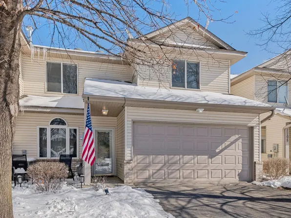 1109 Crystal Ct, Chaska, MN 55318