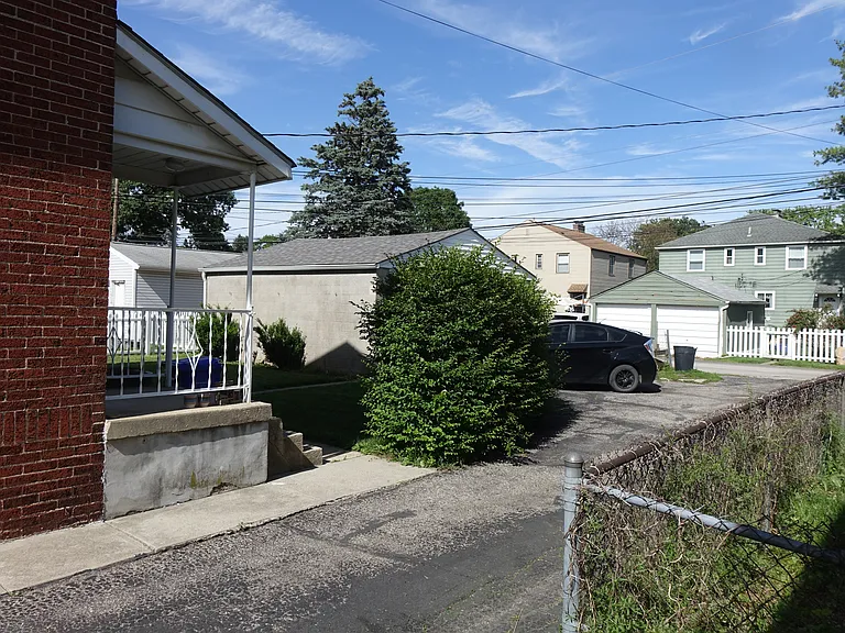 Shared Driveway with Off Street Parking between Thomas Road and the Alley