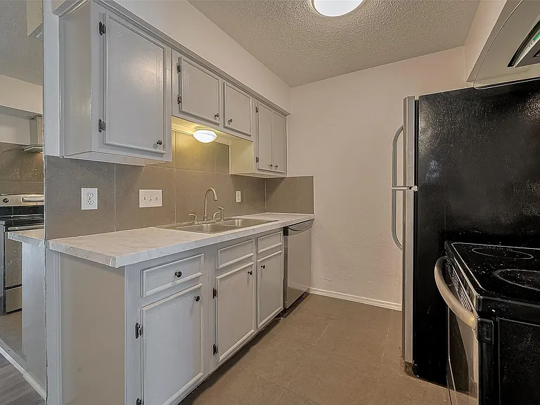 606 Marshall St #35 — Photo 4