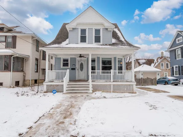 483 Barrett St, Elgin, IL 60120