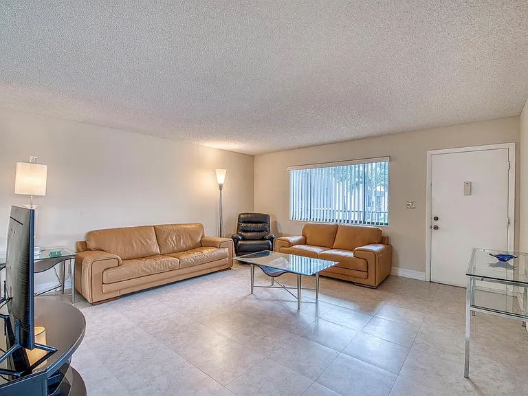 15108 Ashland Dr #215 — Photo 3