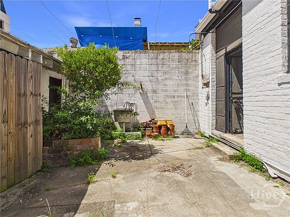2nd image of 307 E York