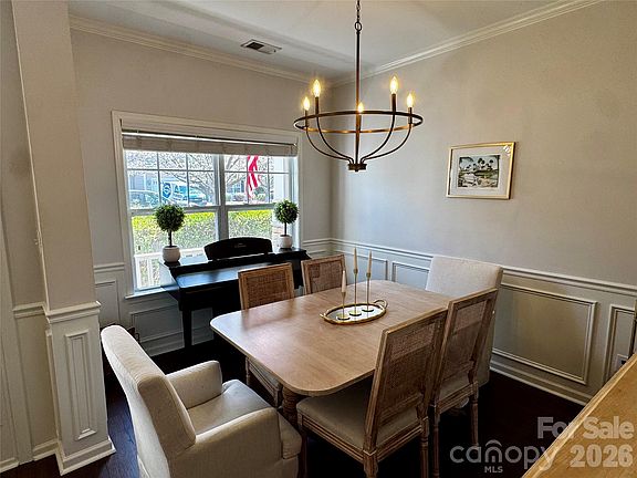4th image of 337 Rose Garden Ct
