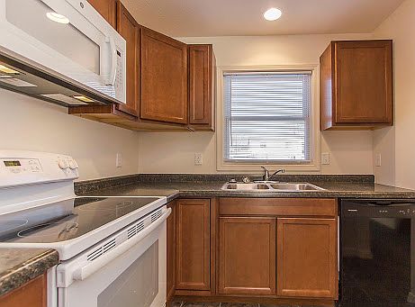 2nd image of 2601 Nottingham Ct