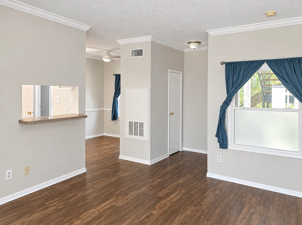 2 bed, 1004 sqft, $1,275 — Photo 2